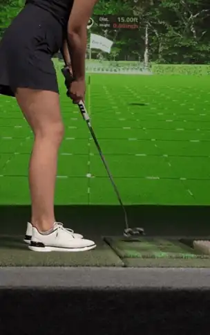 A putt rolling out across the plate towards the screen.
